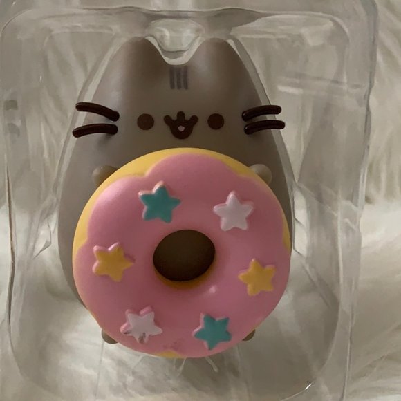 PUSHEEN CAT Donut Vinyl Figure - Picture 2 of 2